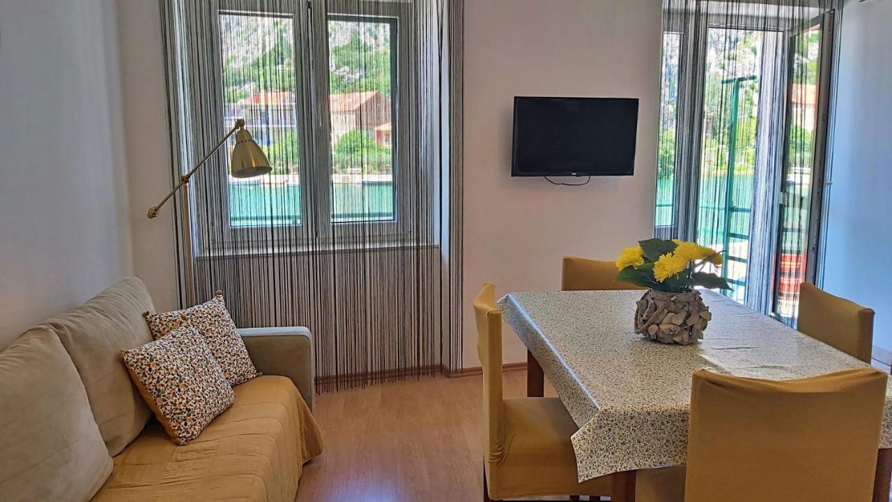 Apartment Mandic Омиш Экстерьер фото