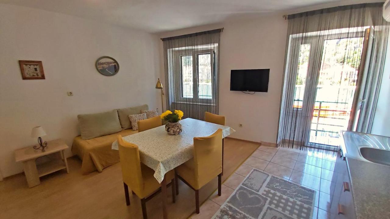Apartment Mandic Омиш Экстерьер фото